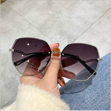 Nouveau style de lunettes de soleil mode sans cadre polygone