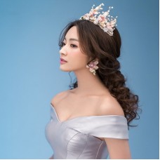 Dentelle perlée à la main de fleurs en céramique rose rose couronne de coiffure de mariage doré